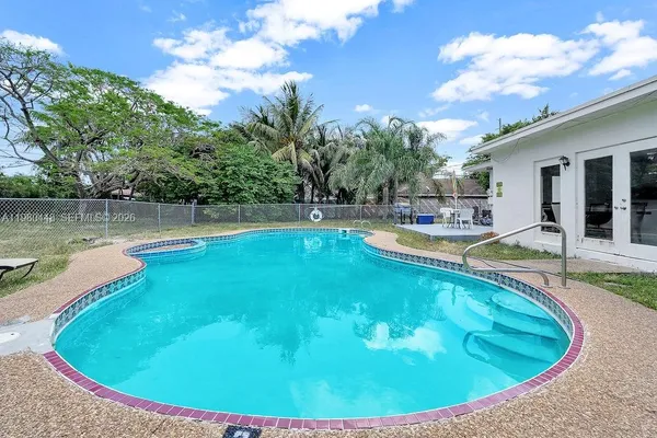 $3,800 | 2417 Pierce Street, Hollywood, FL 33020