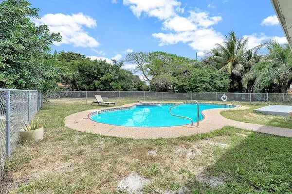 $3,800 | 2417 Pierce Street, Hollywood, FL 33020