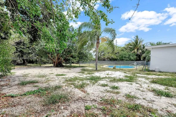 $3,800 | 2417 Pierce Street, Hollywood, FL 33020