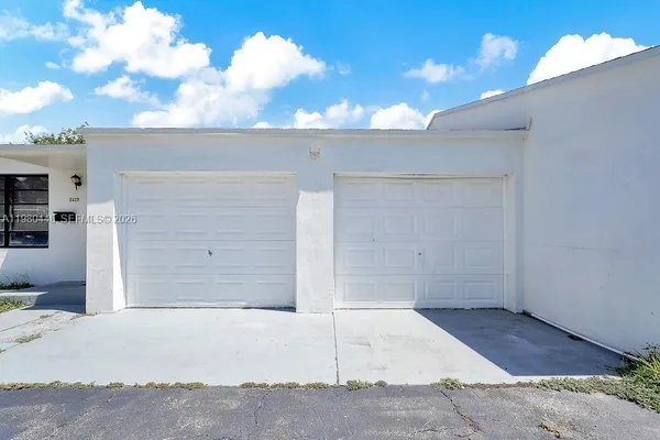 $3,800 | 2417 Pierce Street, Hollywood, FL 33020