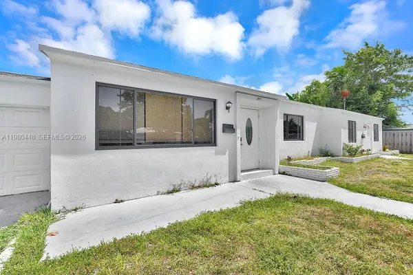 $3,800 | 2417 Pierce Street, Hollywood, FL 33020