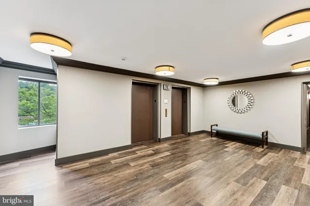 $500,000 | 3800 Powell Lane, Unit 519, Falls Church, VA 22041