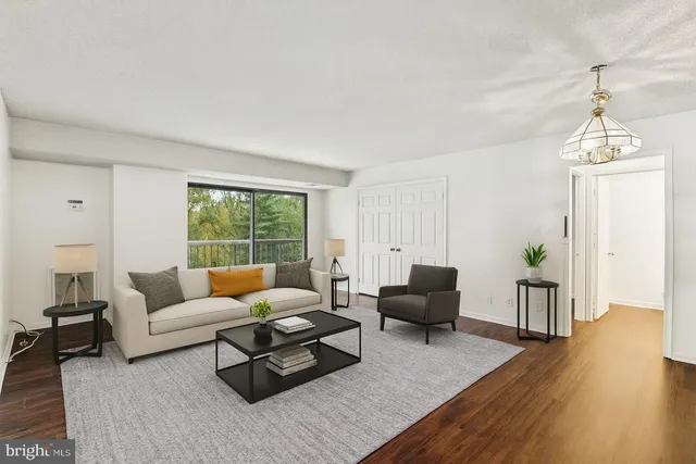 $500,000 | 3800 Powell Lane, Unit 519, Falls Church, VA 22041