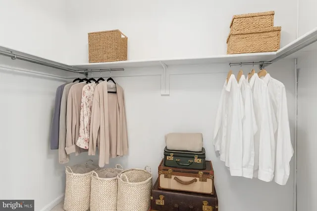 $500,000 | 3800 Powell Lane, Unit 519, Falls Church, VA 22041