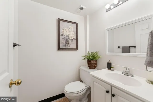 $500,000 | 3800 Powell Lane, Unit 519, Falls Church, VA 22041