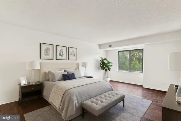 $480,000 | 3800 Powell Lane, Unit 519, Falls Church, VA 22041