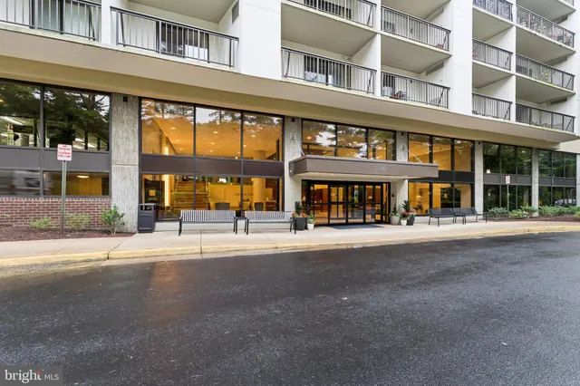 $500,000 | 3800 Powell Lane, Unit 519, Falls Church, VA 22041
