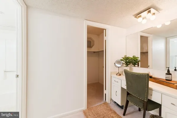 $480,000 | 3800 Powell Lane, Unit 519, Falls Church, VA 22041