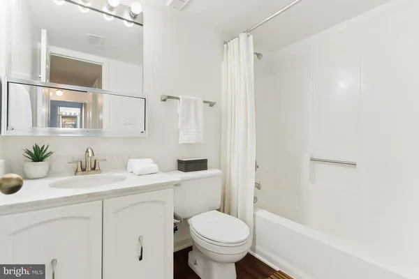 $480,000 | 3800 Powell Lane, Unit 519, Falls Church, VA 22041