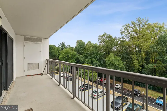 $500,000 | 3800 Powell Lane, Unit 519, Falls Church, VA 22041