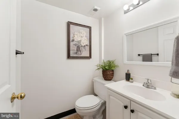 $480,000 | 3800 Powell Lane, Unit 519, Falls Church, VA 22041