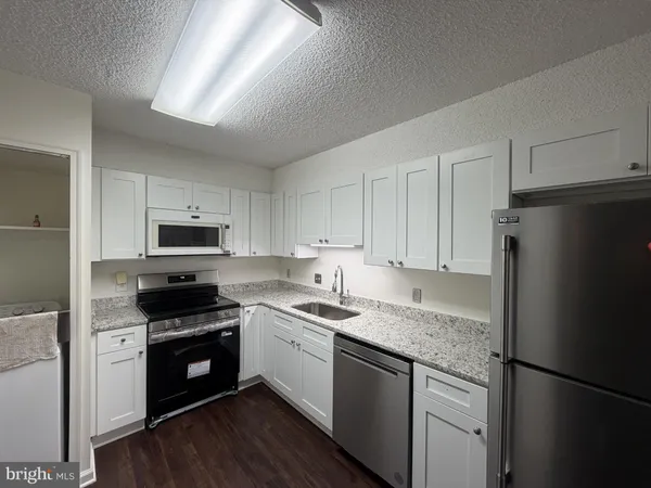 $480,000 | 3800 Powell Lane, Unit 519, Falls Church, VA 22041