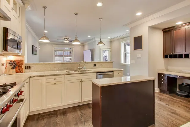 $999,000 | 1169 West Eddy Street, Unit 101, Chicago, IL 60657