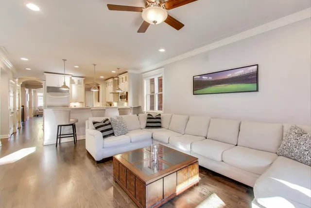 $999,000 | 1169 West Eddy Street, Unit 101, Chicago, IL 60657