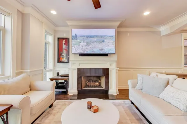 $999,000 | 1169 West Eddy Street, Unit 101, Chicago, IL 60657