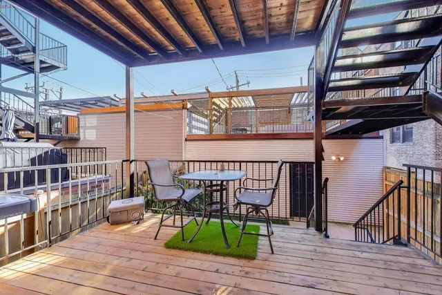 $999,000 | 1169 West Eddy Street, Unit 101, Chicago, IL 60657