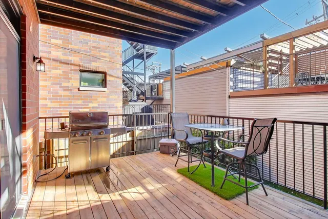 $999,000 | 1169 West Eddy Street, Unit 101, Chicago, IL 60657