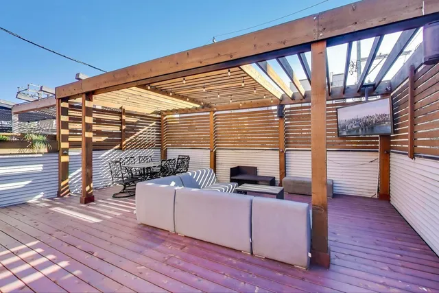 $999,000 | 1169 West Eddy Street, Unit 101, Chicago, IL 60657