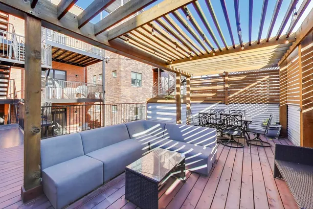 $999,000 | 1169 West Eddy Street, Unit 101, Chicago, IL 60657