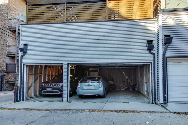 $999,000 | 1169 West Eddy Street, Unit 101, Chicago, IL 60657