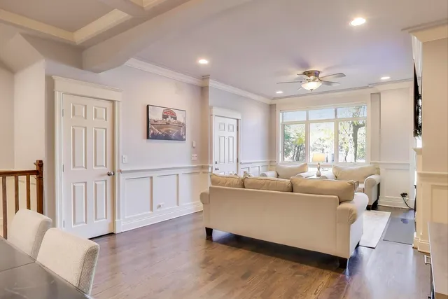 $999,000 | 1169 West Eddy Street, Unit 101, Chicago, IL 60657