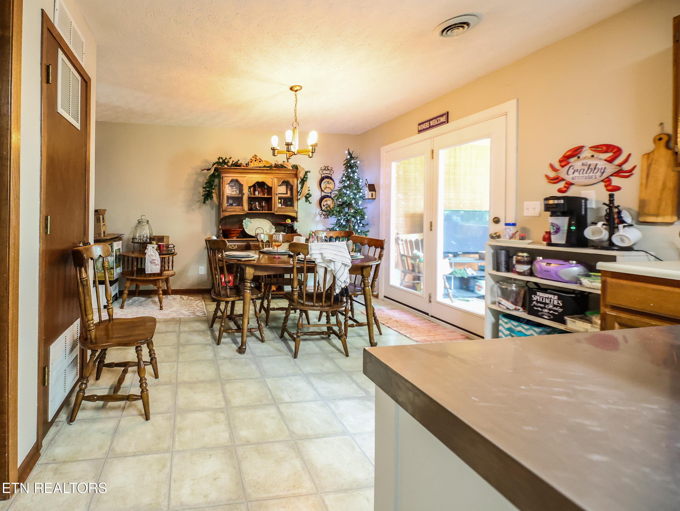 160 High Point Lane Oak Ridge, TN 37830 - Photo 12 of 18 10d179A6924 copy (1)