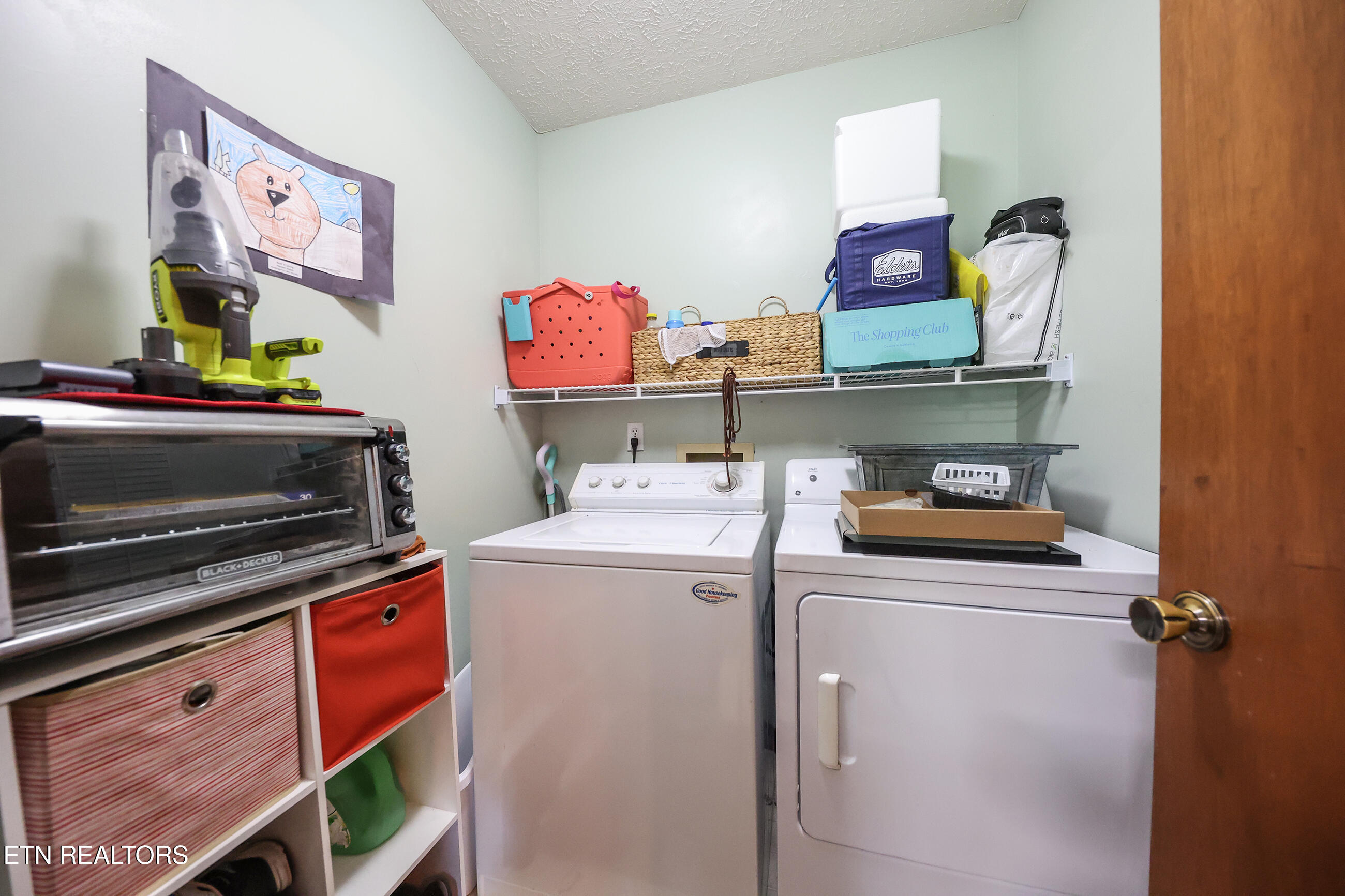 160 High Point Lane Oak Ridge, TN 37830 - Photo 6 of 18 16d179A6868 copy (1)