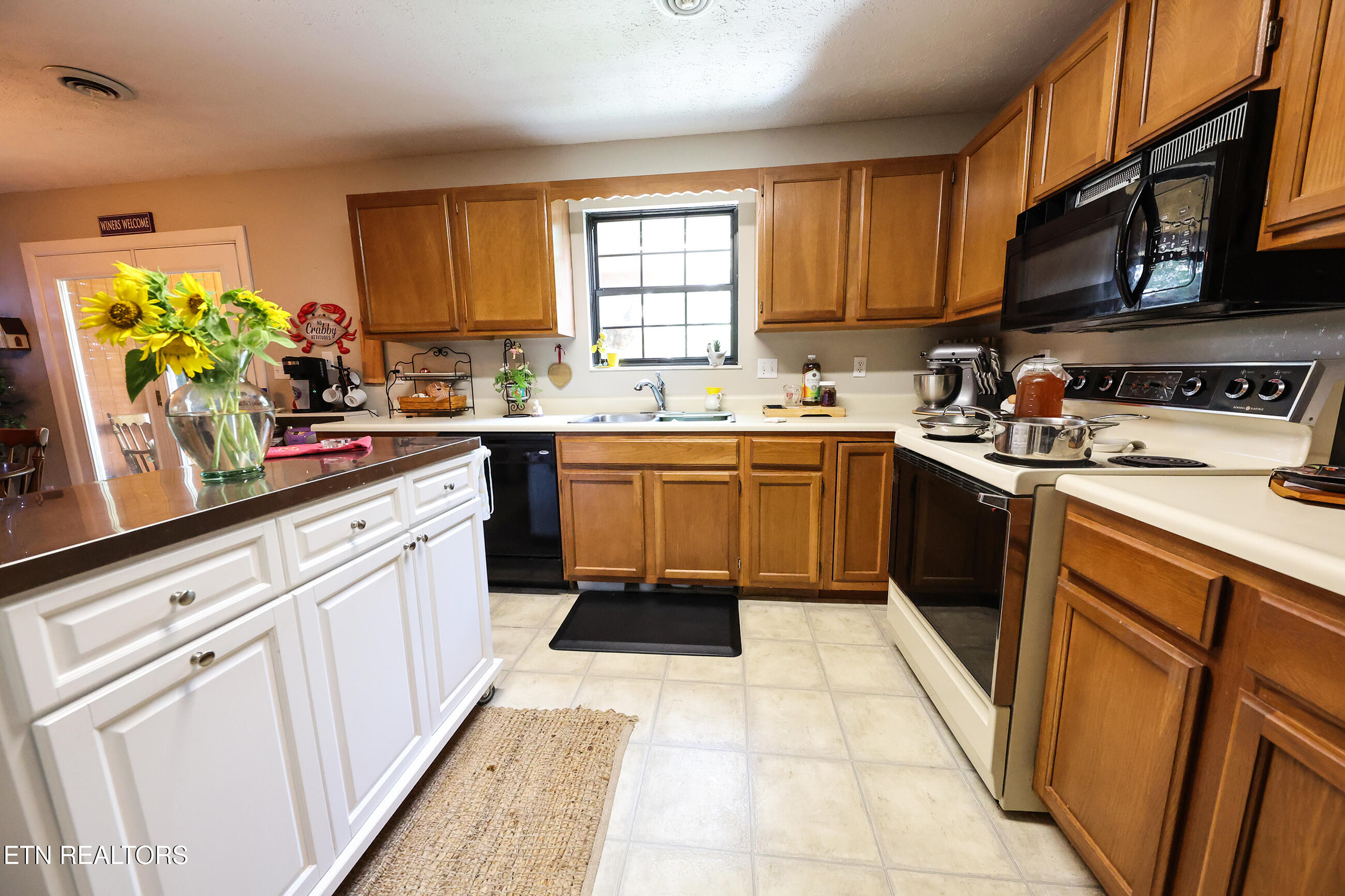 160 High Point Lane Oak Ridge, TN 37830 - Photo 10 of 18 8d179A6911 copy (1)