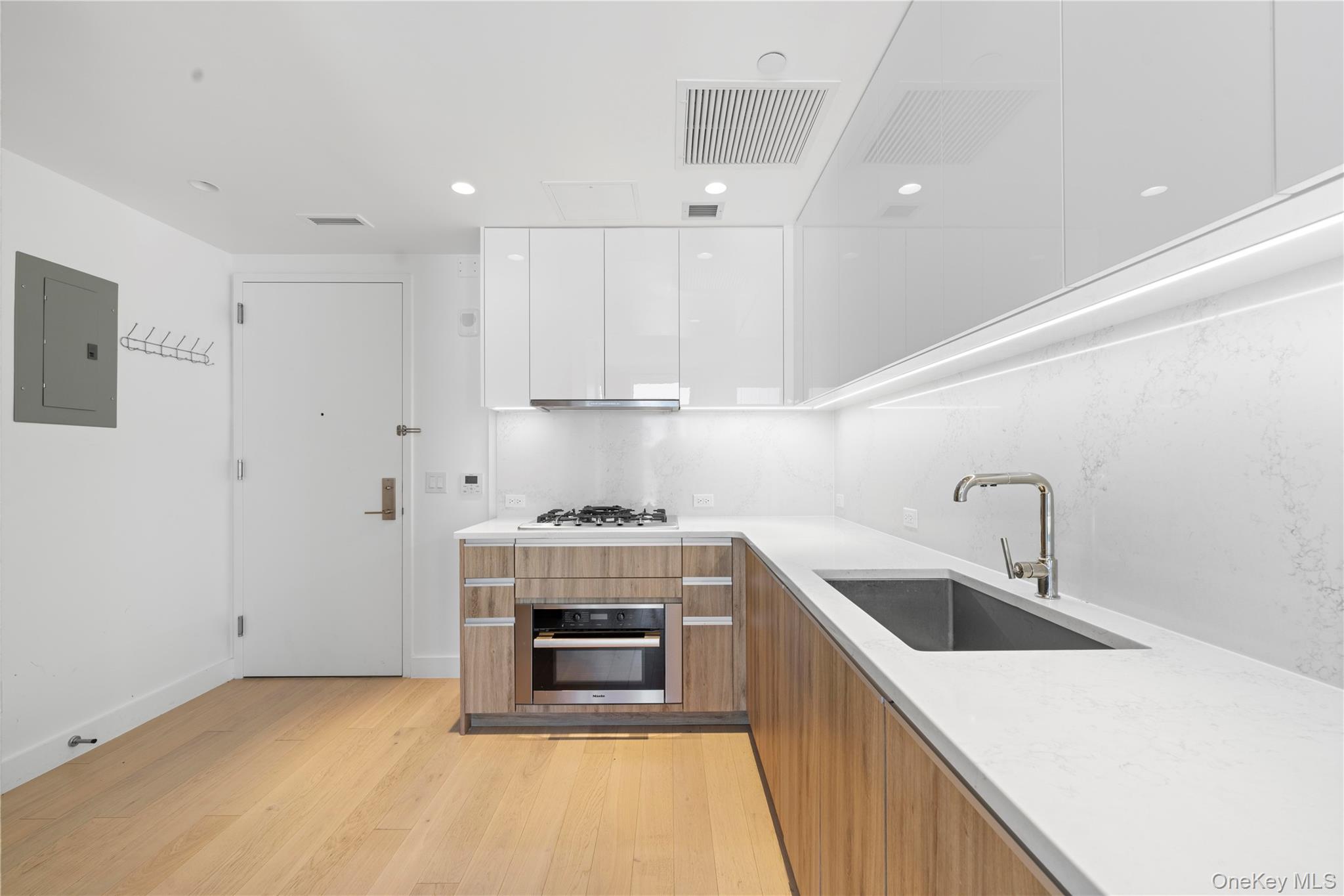 136-18 Maple Avenue, Unit 5F Queens, NY 11355 - Photo 4 of 28