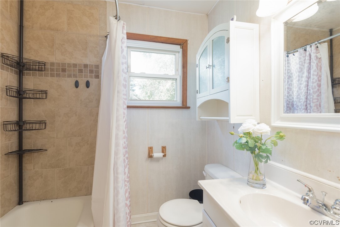 122 Fairview Road Louisa, VA 23093 - Photo 22 of 39 a bathroom with a sink toilet and shower