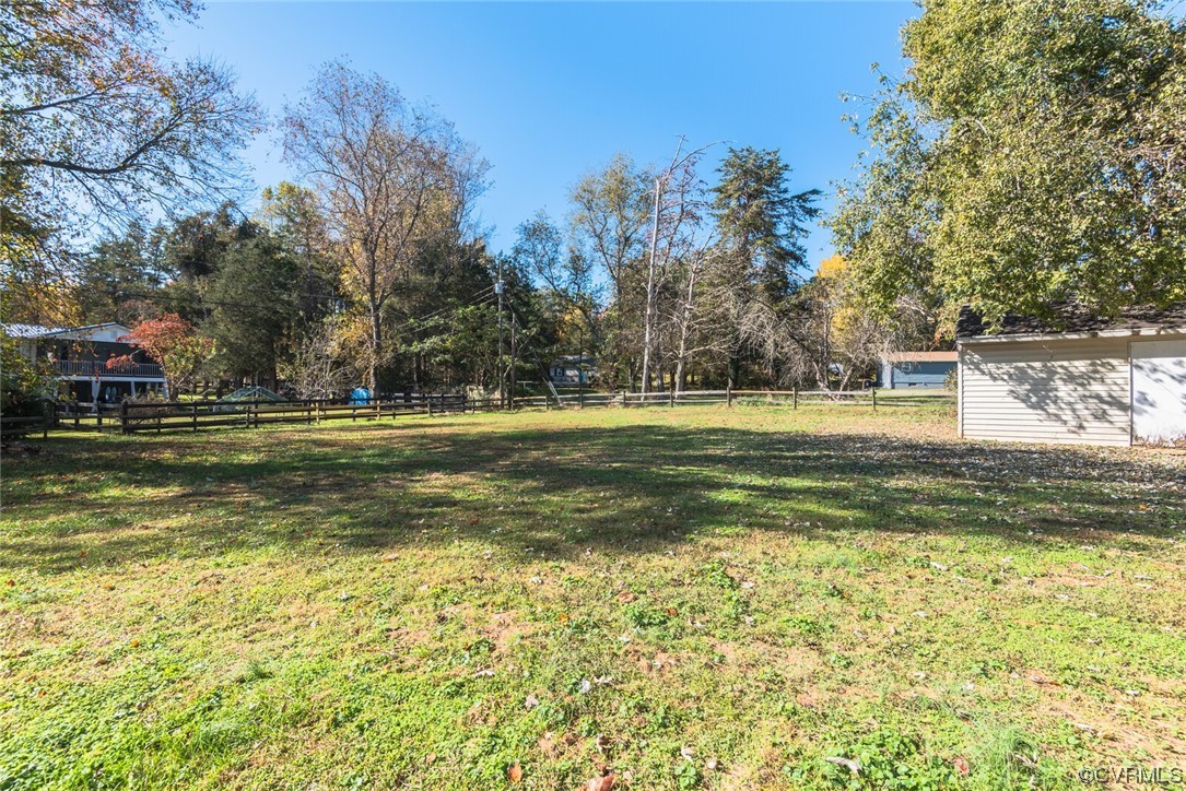 122 Fairview Road Louisa, VA 23093 - Photo 33 of 39 a view of a water fountain and a big