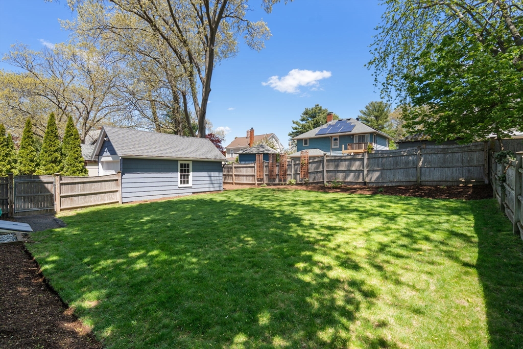 33 Longfellow Road Melrose, MA 02176 - Photo 34 of 38