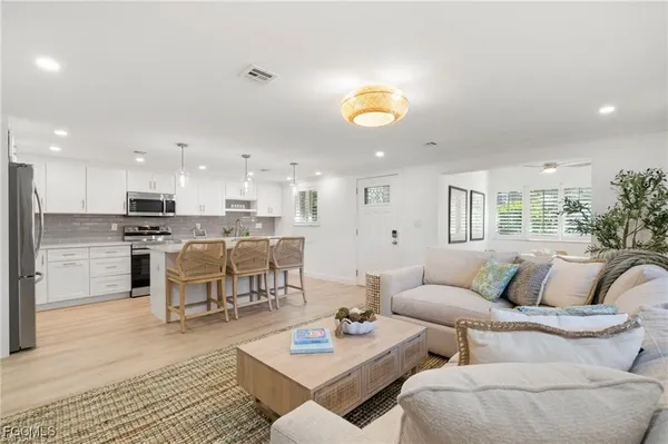 $6,500 | 503 Broad Avenue South, Unit 503, Naples, FL 34102