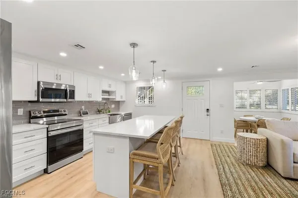 $6,500 | 503 Broad Avenue South, Unit 503, Naples, FL 34102