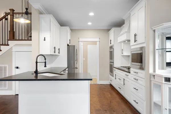 $619,900 | 70 Lake Life Court, Winchester, TN 37398