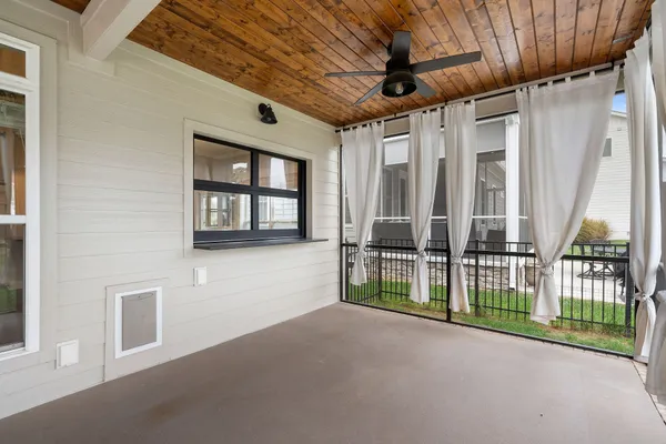 $619,900 | 70 Lake Life Court, Winchester, TN 37398