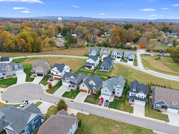 $619,900 | 70 Lake Life Court, Winchester, TN 37398
