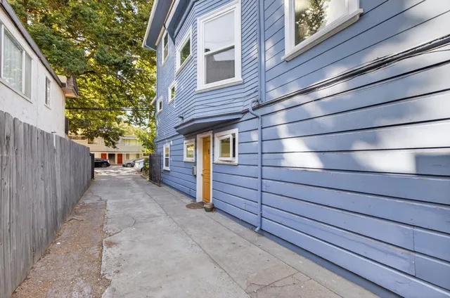 a picture of a bench in front of a wall