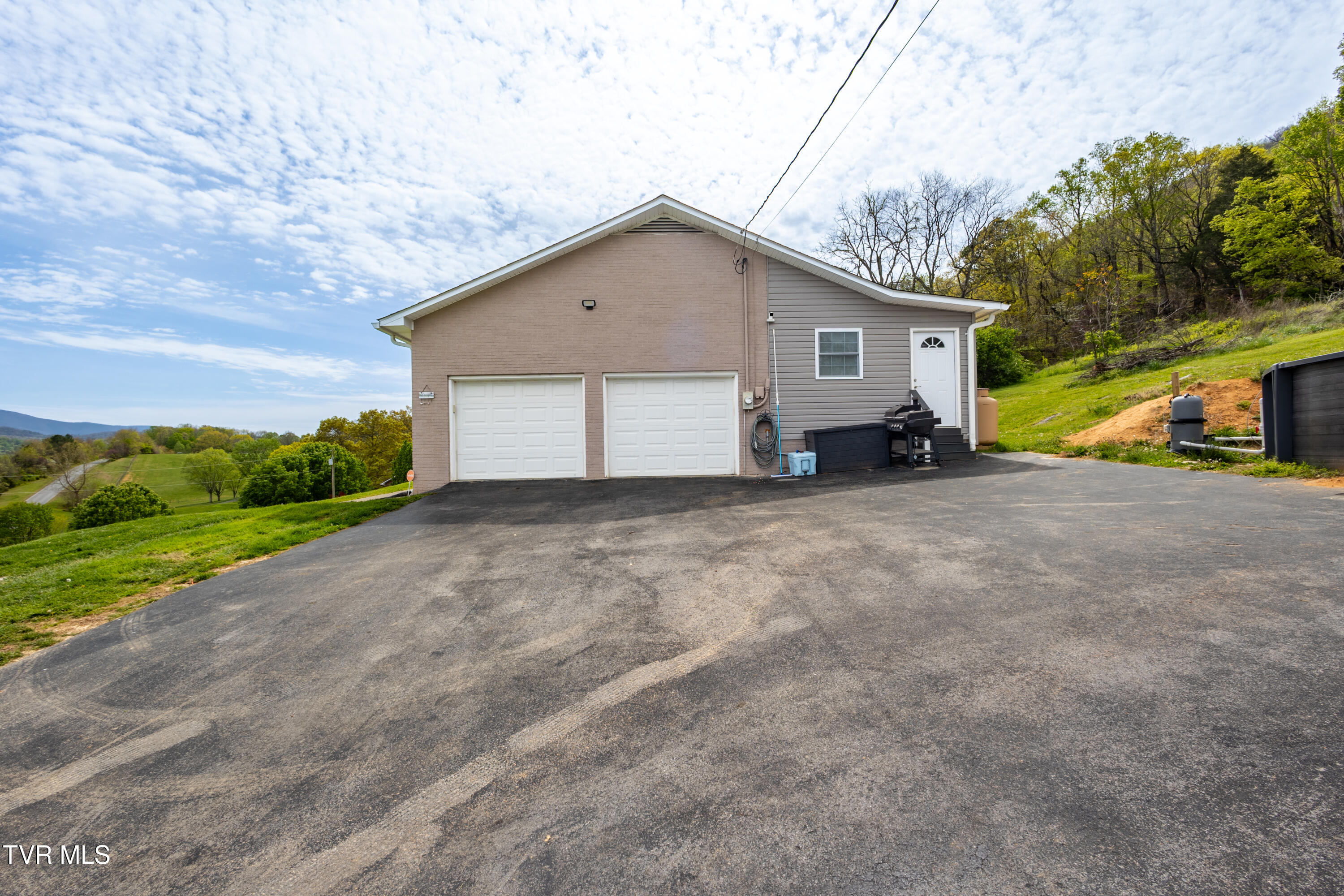 156 Bill Garland Road Johnson City, TN 37604 - Photo 20 of 28 IMG_1164-HDR