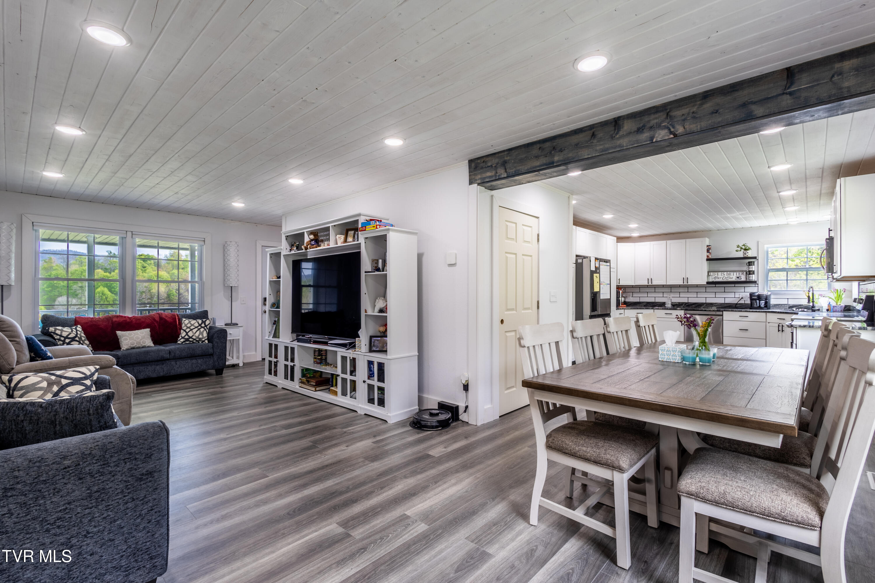 156 Bill Garland Road Johnson City, TN 37604 - Photo 5 of 28 IMG_1199-HDR