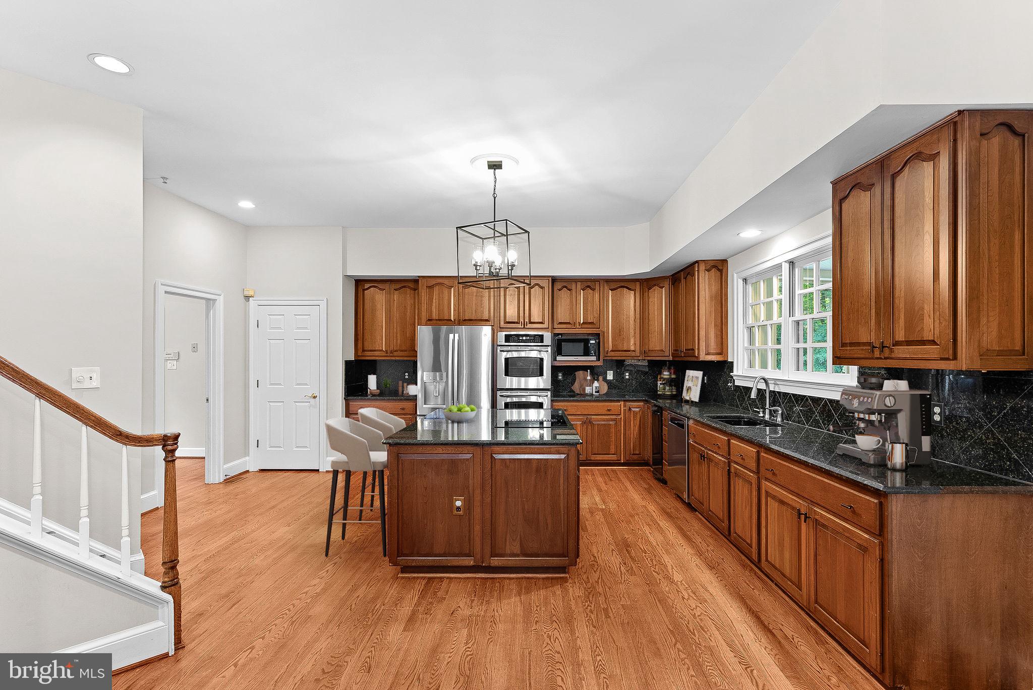 190 Falcon Ridge Road Great Falls, VA 22066 - Photo 19 of 122 Kitchen - Virtually Staged