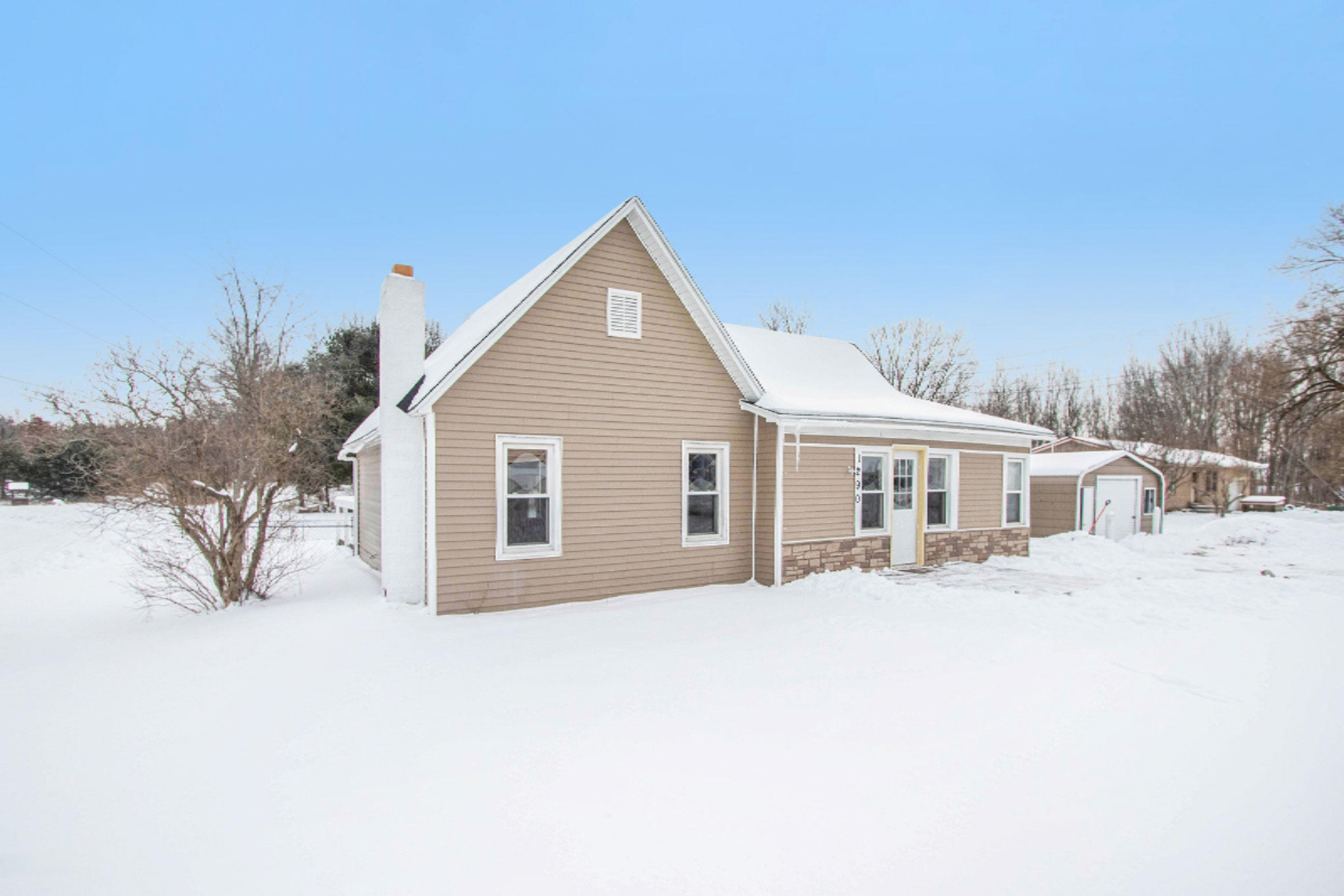 1290 North Greenville Road Stanton, MI 48888 - Photo 2 of 19 IMG_7345