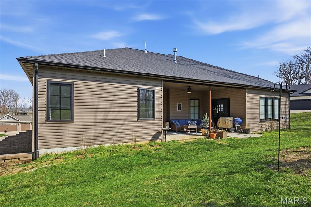 135 Independence Drive Highland, IL 62249 - Photo 5 of 11