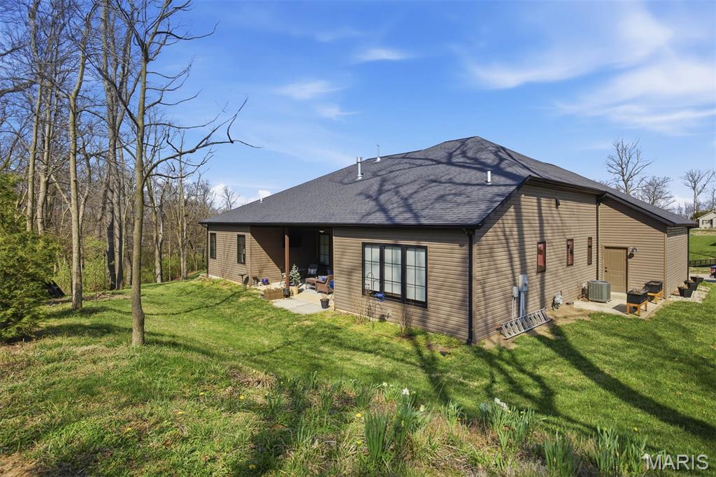 135 Independence Drive Highland, IL 62249 - Photo 7 of 11