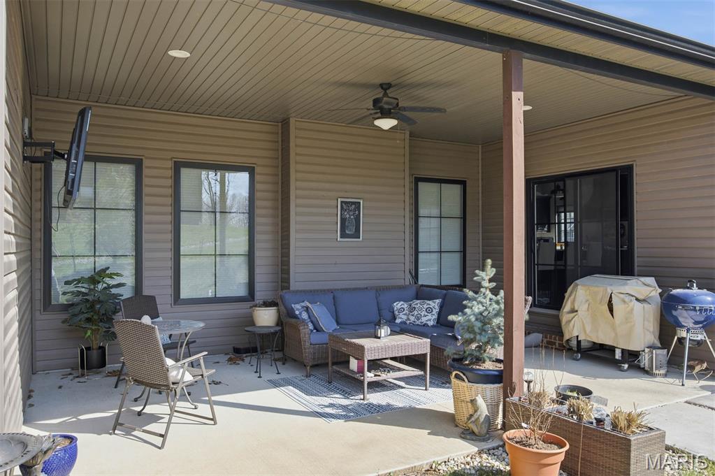 135 Independence Drive Highland, IL 62249 - Photo 8 of 11