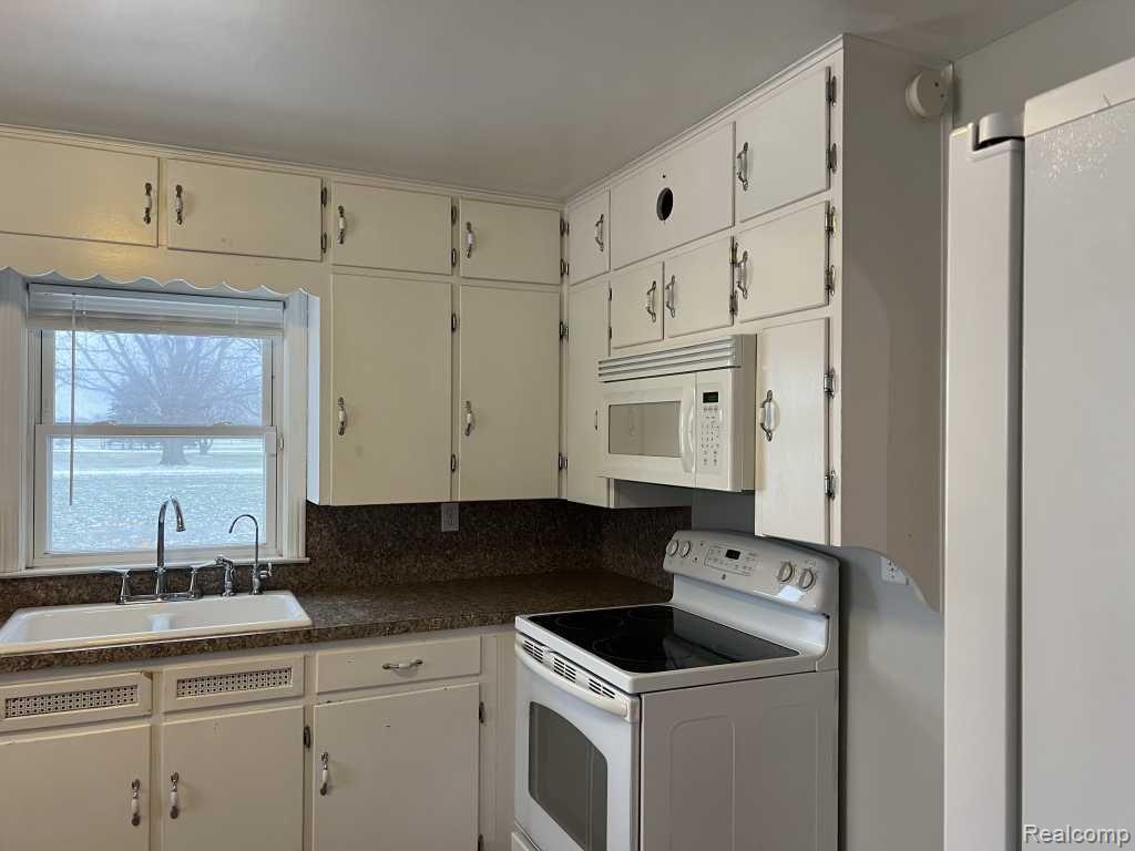 1450 Peet Road Montrose, MI 48457 - Photo 5 of 44