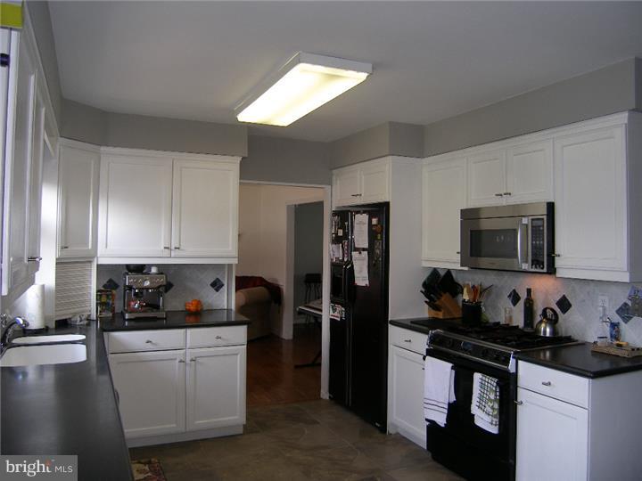 2 Hamilton Drive Clementon, NJ 08021 - Photo 11 of 21 Kitchen