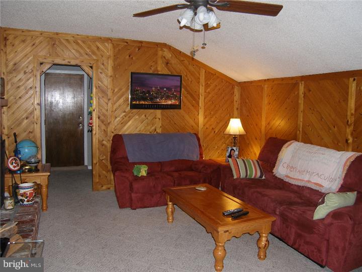 2 Hamilton Drive Clementon, NJ 08021 - Photo 13 of 21 Family Room