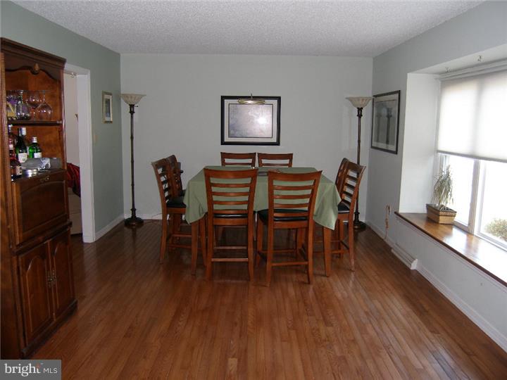 2 Hamilton Drive Clementon, NJ 08021 - Photo 8 of 21 Living Room