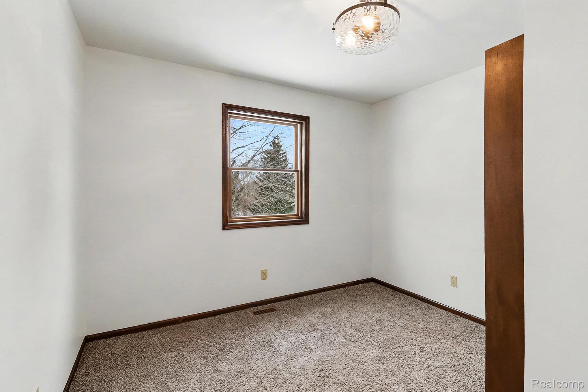 13933 Bliven Road Byron, MI 48418 - Photo 17 of 35 017_file_9.jpg